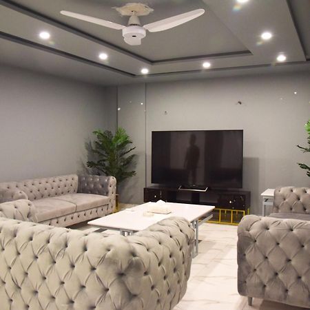 Luxe Suites Bahria Town Lahore Luaran gambar