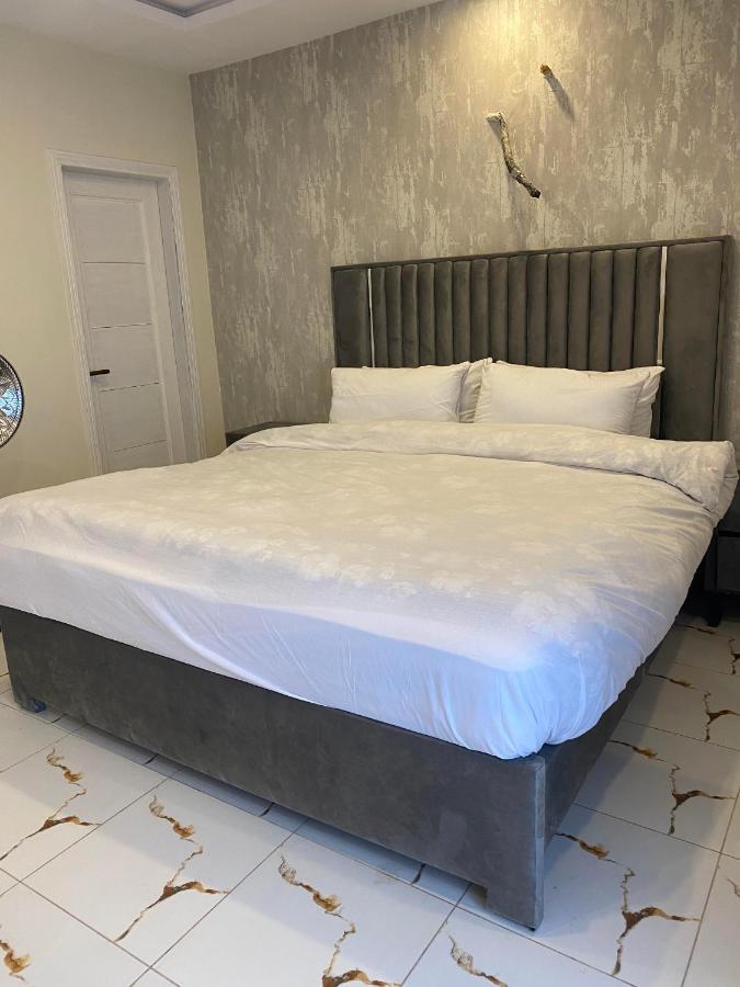 Luxe Suites Bahria Town Lahore Luaran gambar