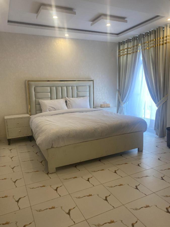 Luxe Suites Bahria Town Lahore Luaran gambar