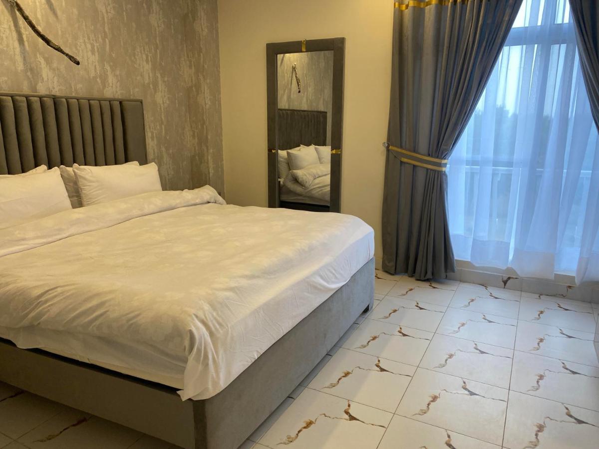 Luxe Suites Bahria Town Lahore Luaran gambar