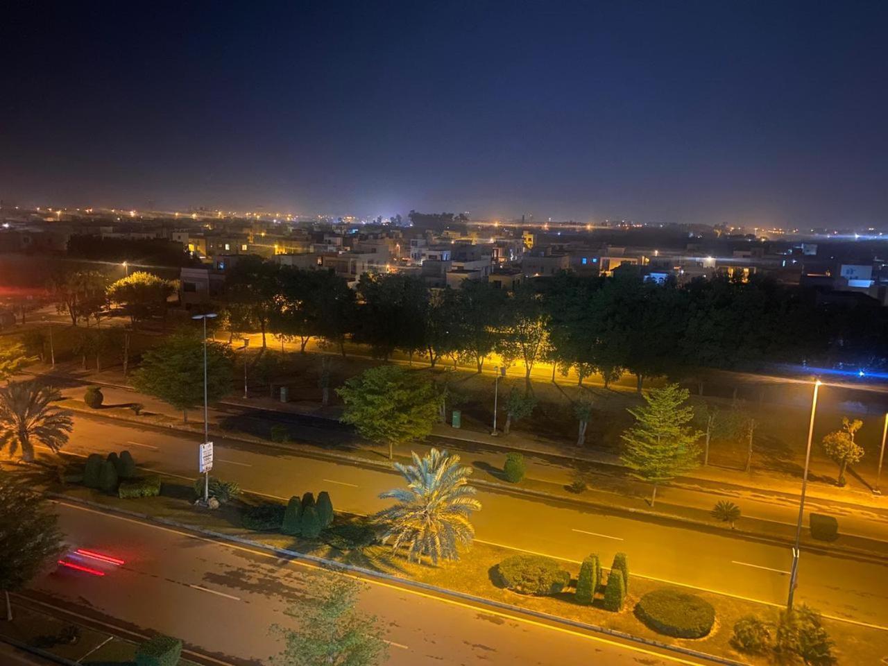Luxe Suites Bahria Town Lahore Luaran gambar
