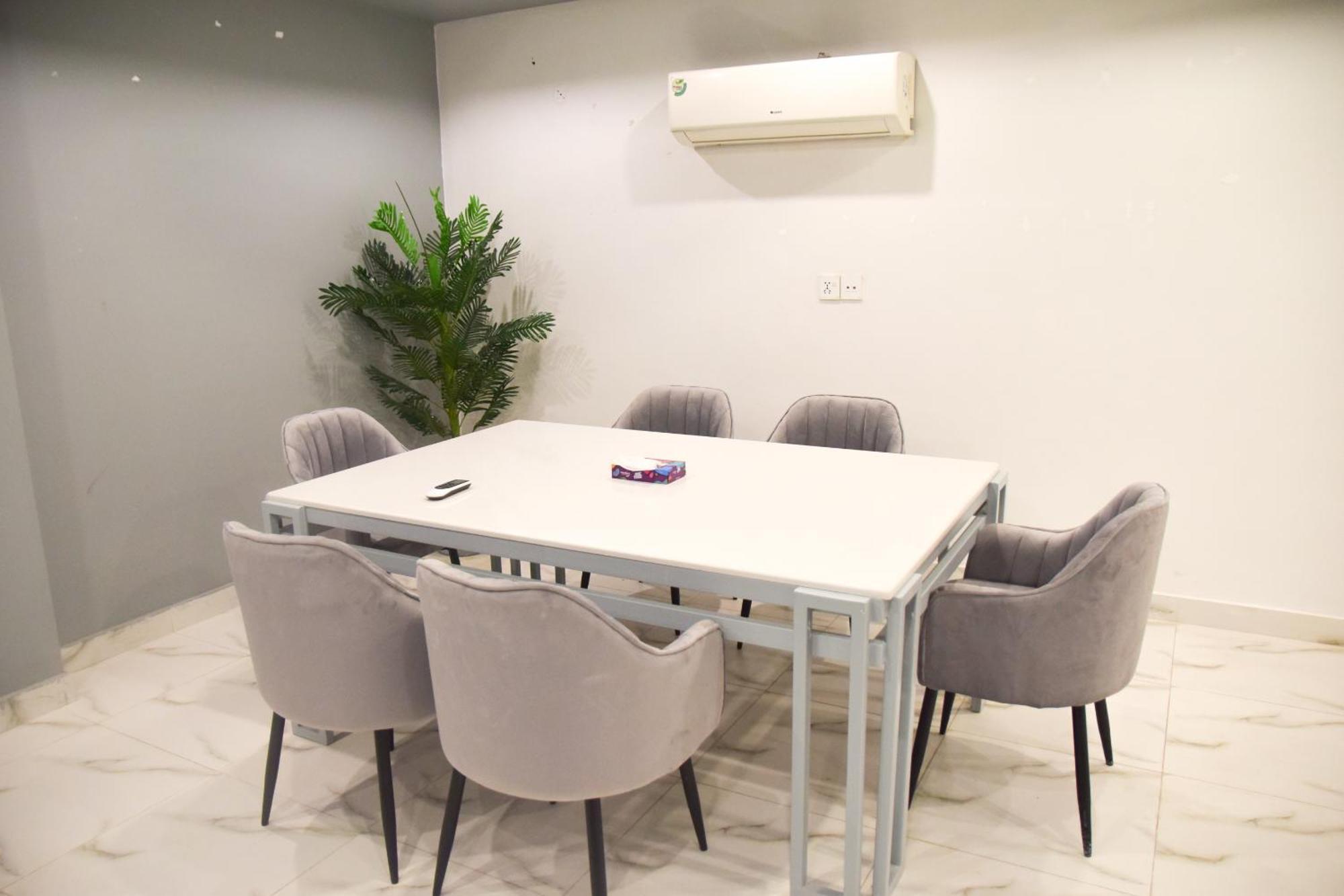 Luxe Suites Bahria Town Lahore Luaran gambar