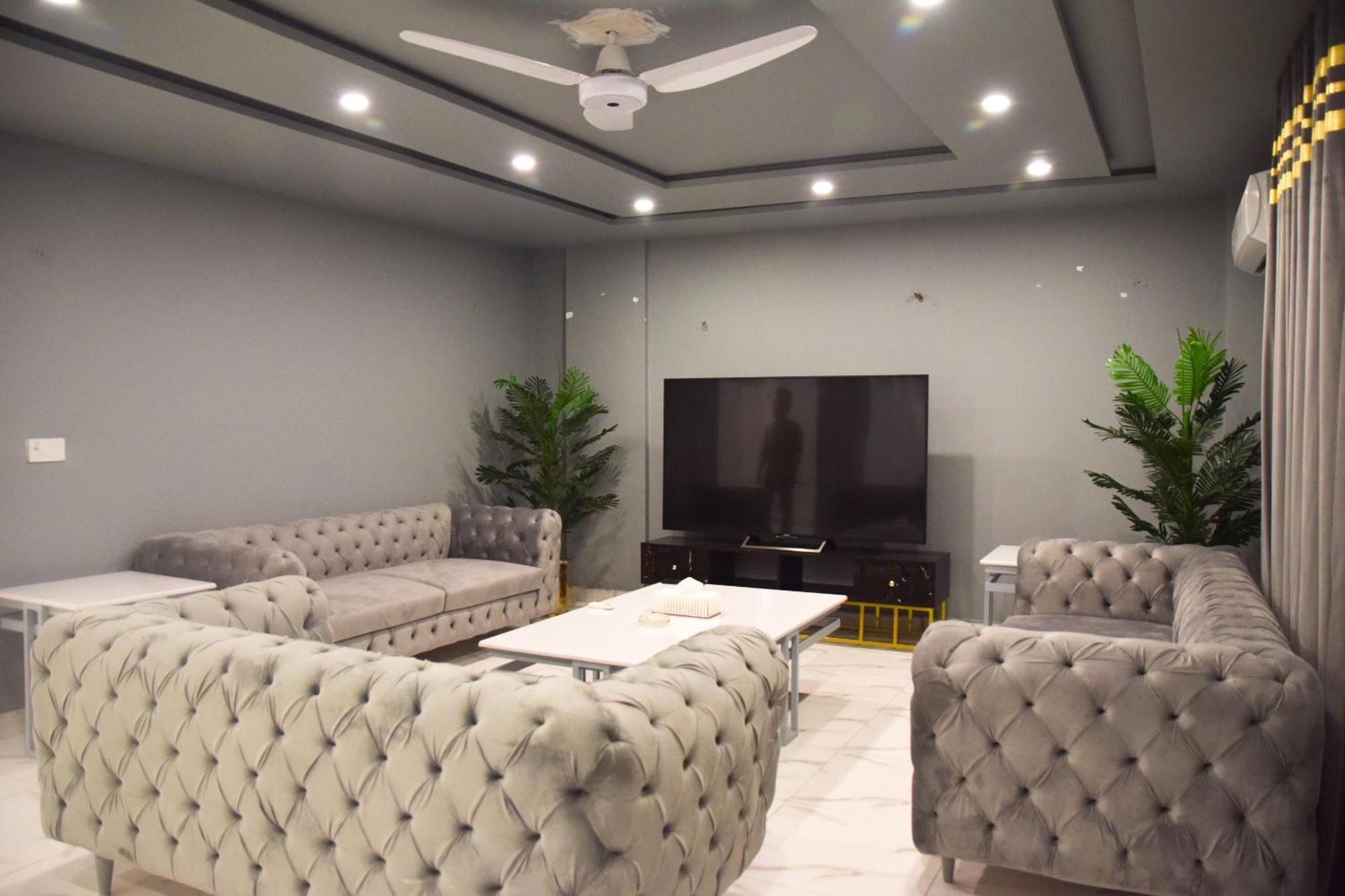 Luxe Suites Bahria Town Lahore Luaran gambar